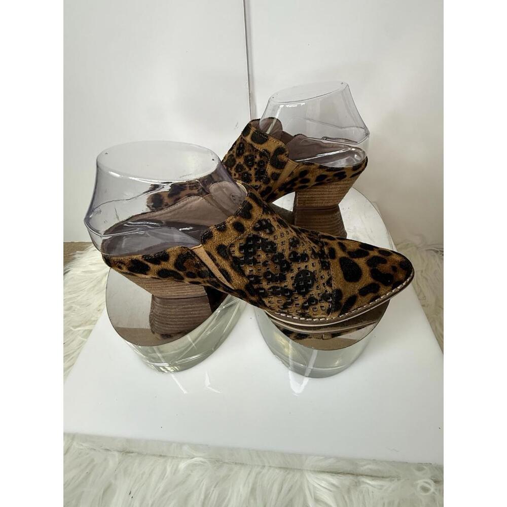 Boutique by Corkys Women Bueno Sz 8 Leopard Print Suede Mules Shoes Stacked Heel